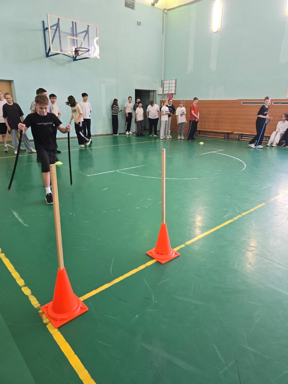 Эстафета с элементами лыжной подготовки.